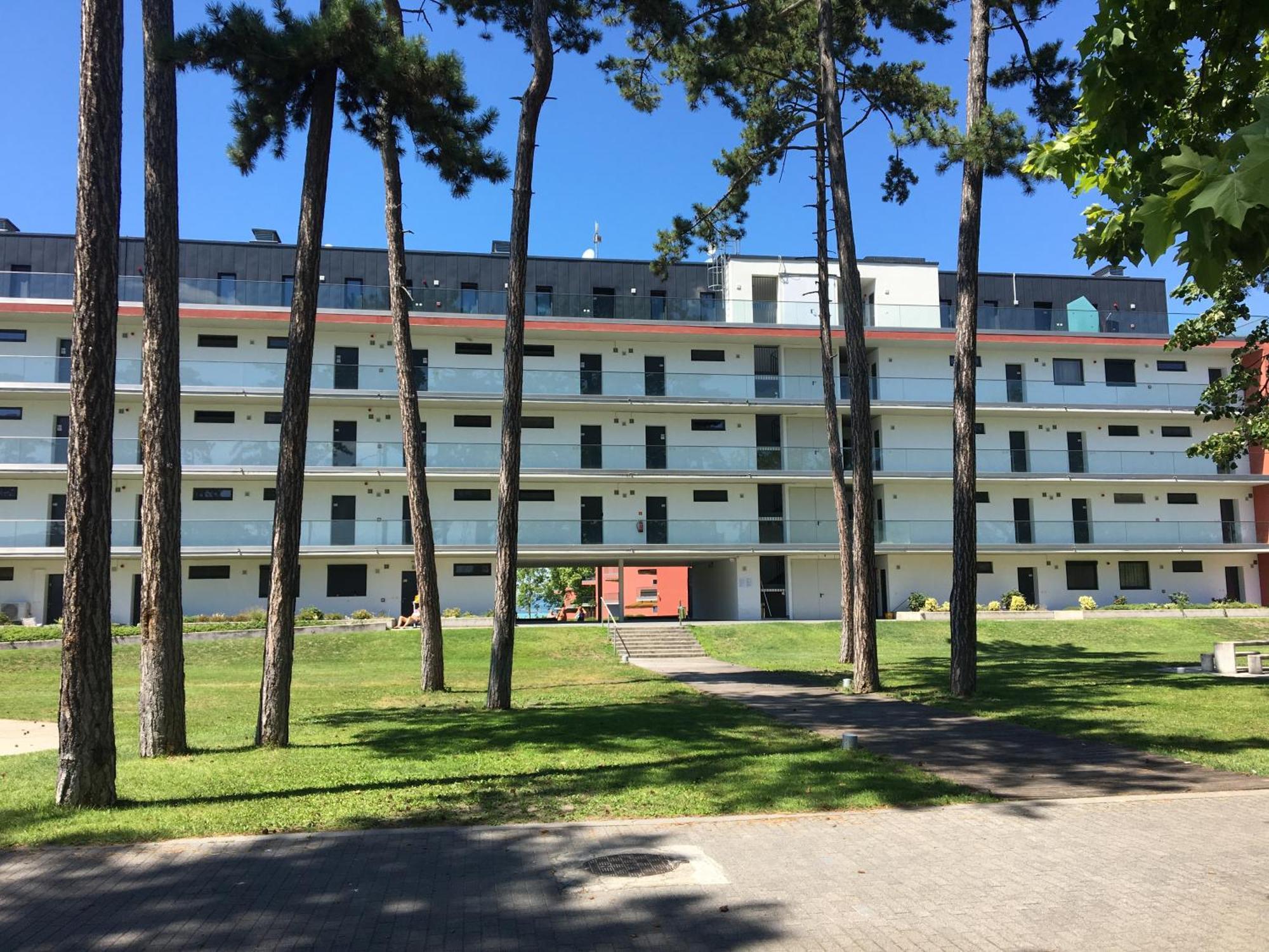 Butique Apartman Grand Балатонлелле Екстер'єр фото